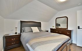 Chambre 306 De L'Hotel Victoria Confortable Et Moderne
